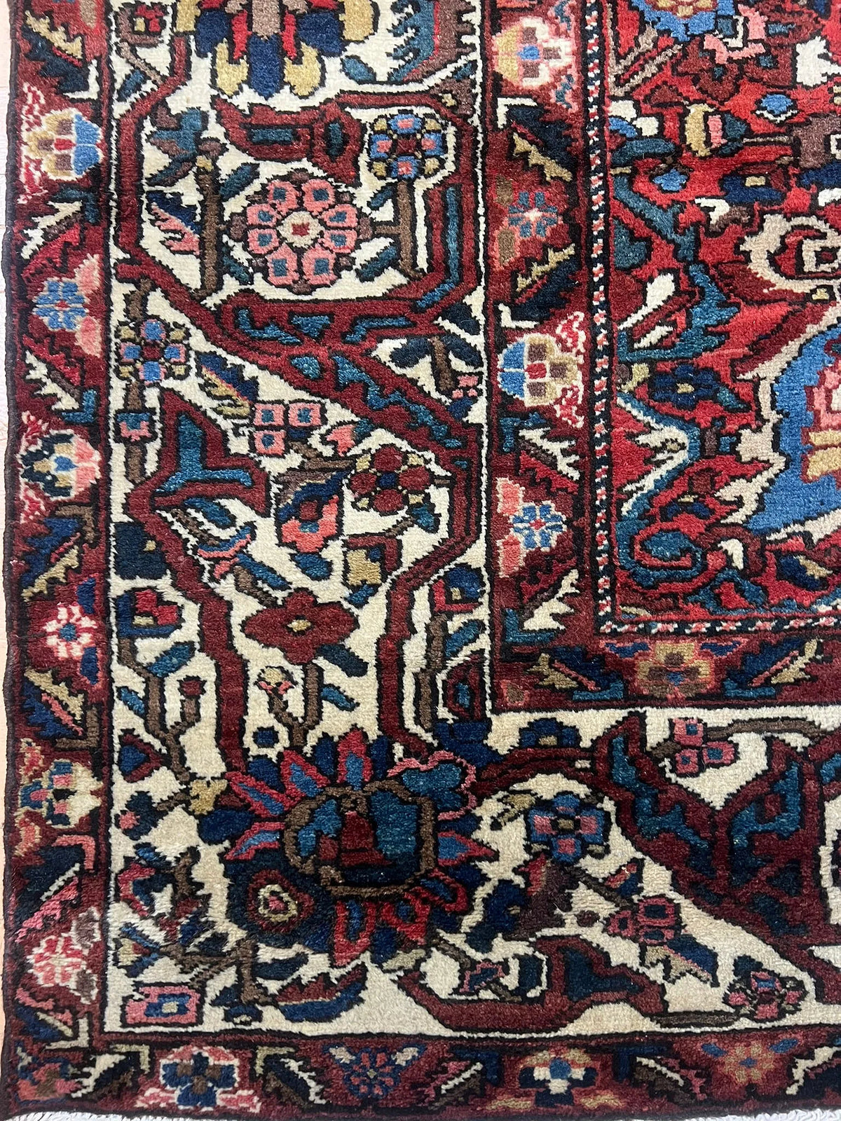 Backhtiari Rug # 5568